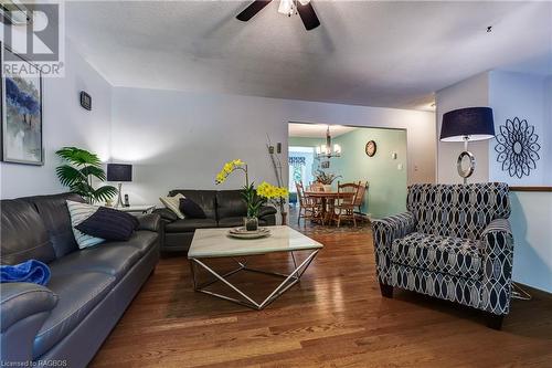 60 Lakeland Drive, Southampton, ON - Indoor Photo Showing Living Room