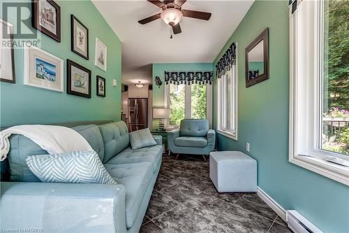 60 Lakeland Drive, Southampton, ON - Indoor Photo Showing Living Room