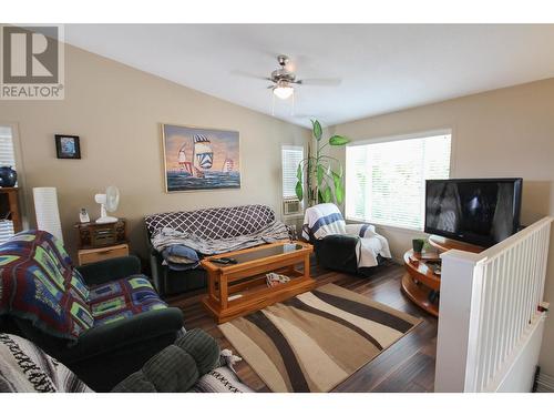 1315 104 Avenue, Dawson Creek, BC - Indoor Photo Showing Living Room