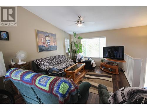 1315 104 Avenue, Dawson Creek, BC - Indoor Photo Showing Living Room