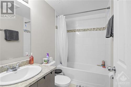 289 Everest Private Unit#D, Ottawa, ON - Indoor Photo Showing Bathroom