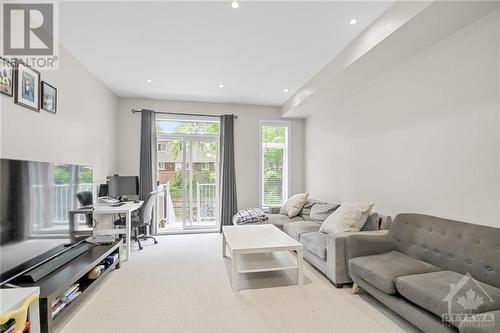 289 Everest Private Unit#D, Ottawa, ON - Indoor Photo Showing Living Room