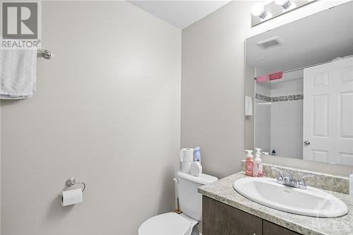 289 Everest Private Unit#D, Ottawa, ON - Indoor Photo Showing Bathroom