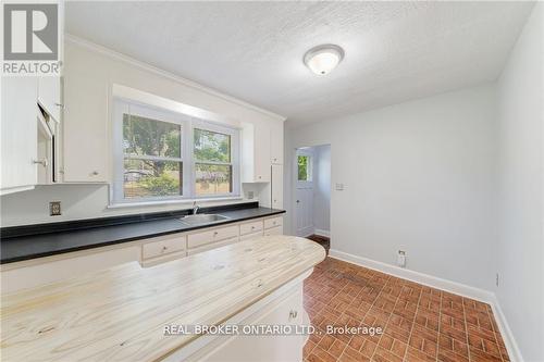 13 Ravina Court, Hamilton (Ancaster), ON - Indoor Photo Showing Other Room