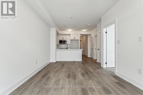 906 - 470 Dundas Street E, Hamilton (Waterdown), ON - Indoor Photo Showing Kitchen