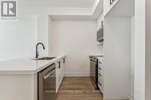 906 - 470 Dundas Street E, Hamilton, ON - Indoor Photo Showing Kitchen