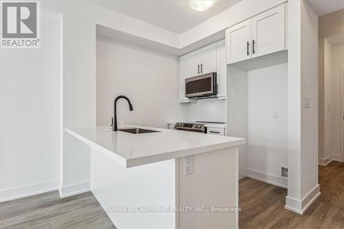 906 - 470 Dundas Street E, Hamilton, ON - Indoor Photo Showing Kitchen