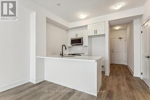 906 - 470 Dundas Street E, Hamilton, ON - Indoor Photo Showing Kitchen