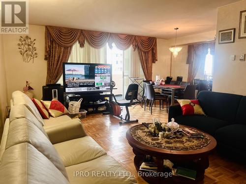 2418 - 5 Massey Square, Toronto (Crescent Town), ON - Indoor Photo Showing Living Room