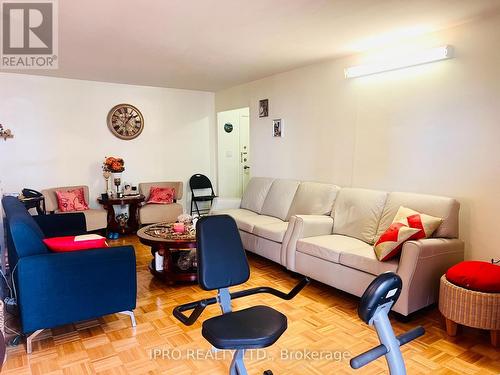 2418 - 5 Massey Square, Toronto (Crescent Town), ON - Indoor Photo Showing Living Room