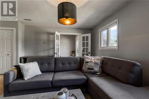 11 Highland Drive, Salisbury, NB - Indoor Photo Showing Living Room