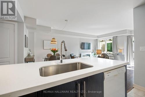 105 - 2 Dunsheath Way, Markham (Cornell), ON - Indoor Photo Showing Kitchen