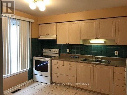 57 - 189 Springhead Gardens, Richmond Hill (North Richvale), ON - Indoor Photo Showing Kitchen With Double Sink