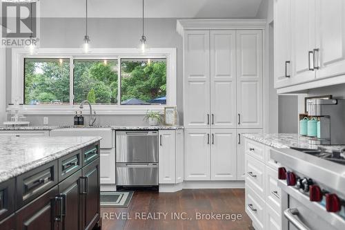 7100 Waterloo Drive, Niagara Falls, ON - Indoor Photo Showing Kitchen With Upgraded Kitchen