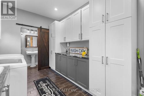 7100 Waterloo Drive, Niagara Falls, ON - Indoor Photo Showing Laundry Room