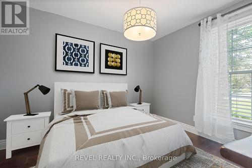 7100 Waterloo Drive, Niagara Falls, ON - Indoor Photo Showing Bedroom