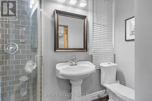 7100 Waterloo Drive, Niagara Falls, ON - Indoor Photo Showing Bathroom