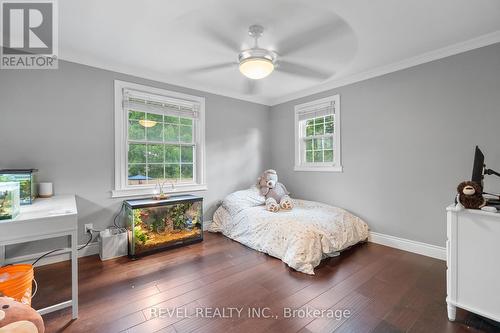 7100 Waterloo Drive, Niagara Falls, ON - Indoor Photo Showing Bedroom