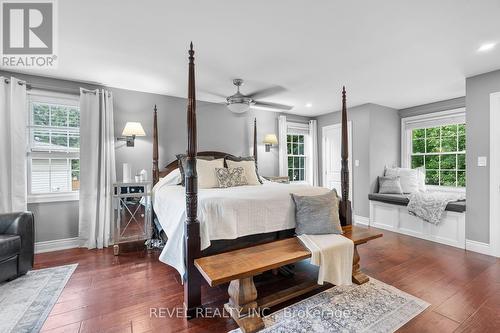 7100 Waterloo Drive, Niagara Falls, ON - Indoor Photo Showing Bedroom