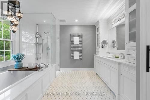 7100 Waterloo Drive, Niagara Falls, ON - Indoor Photo Showing Bathroom