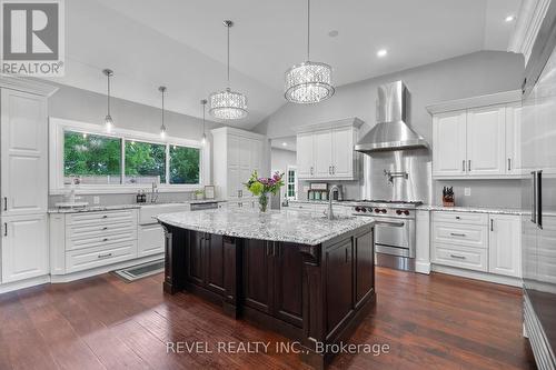 7100 Waterloo Drive, Niagara Falls, ON - Indoor Photo Showing Kitchen With Upgraded Kitchen