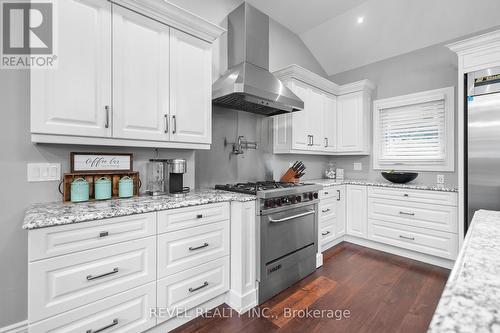 7100 Waterloo Drive, Niagara Falls, ON - Indoor Photo Showing Kitchen With Upgraded Kitchen