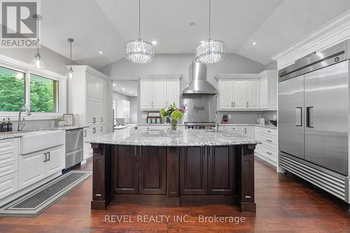 7100 Waterloo Drive, Niagara Falls, ON - Indoor Photo Showing Kitchen With Upgraded Kitchen