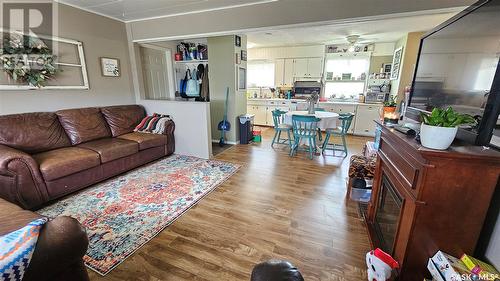 30 Railway Avenue, Success, SK - Indoor Photo Showing Living Room