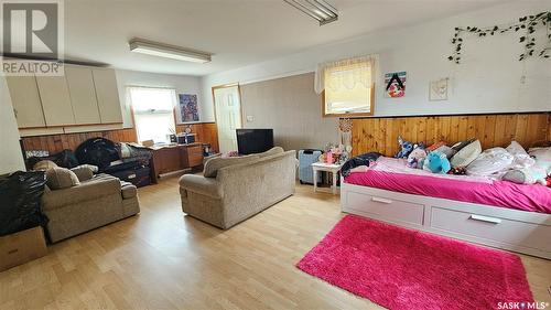 30 Railway Avenue, Success, SK - Indoor Photo Showing Living Room