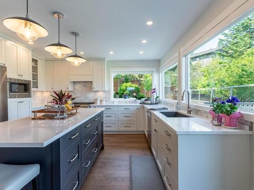 1425 Rose Hill Road, Kamloops, BC - Indoor Photo Showing Kitchen With Upgraded Kitchen