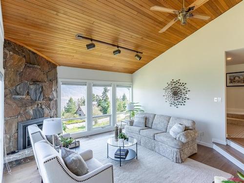 1425 Rose Hill Road, Kamloops, BC - Indoor Photo Showing Living Room With Fireplace