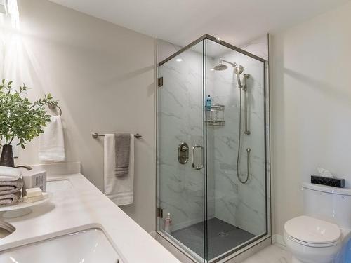 1425 Rose Hill Road, Kamloops, BC - Indoor Photo Showing Bathroom