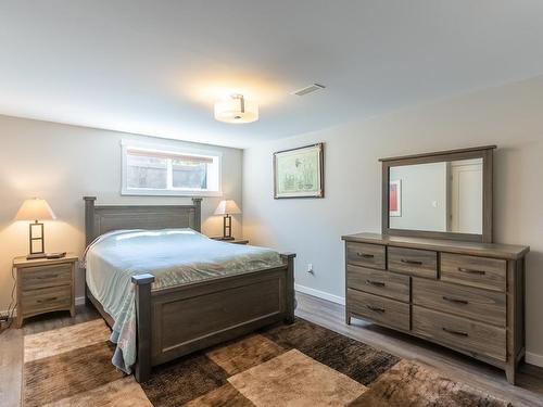 1425 Rose Hill Road, Kamloops, BC - Indoor Photo Showing Bedroom