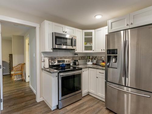 1425 Rose Hill Road, Kamloops, BC - Indoor Photo Showing Kitchen