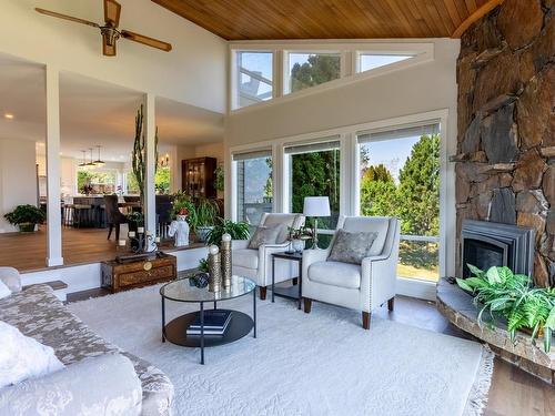 1425 Rose Hill Road, Kamloops, BC - Indoor Photo Showing Living Room With Fireplace