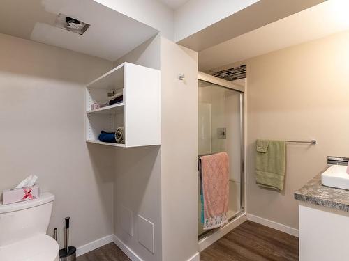 1425 Rose Hill Road, Kamloops, BC - Indoor Photo Showing Bathroom