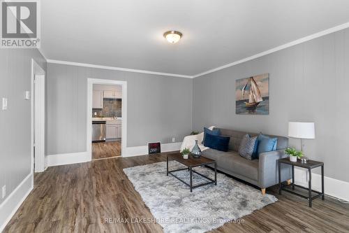 268 University Avenue W, Cobourg, ON - Indoor Photo Showing Living Room