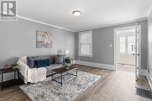 268 University Avenue W, Cobourg, ON - Indoor Photo Showing Living Room