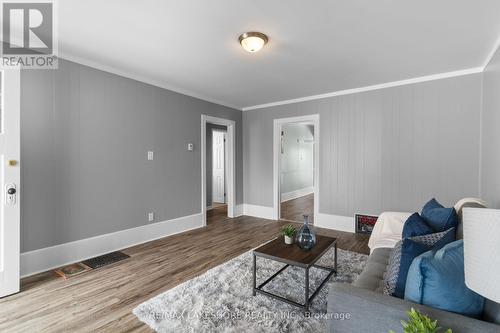 268 University Avenue W, Cobourg, ON - Indoor Photo Showing Living Room