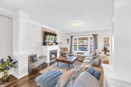 59 Onyx Court, Hamilton, ON - Indoor Photo Showing Living Room With Fireplace