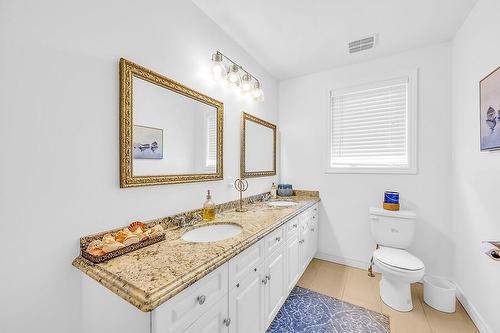 59 Onyx Court, Hamilton, ON - Indoor Photo Showing Bathroom