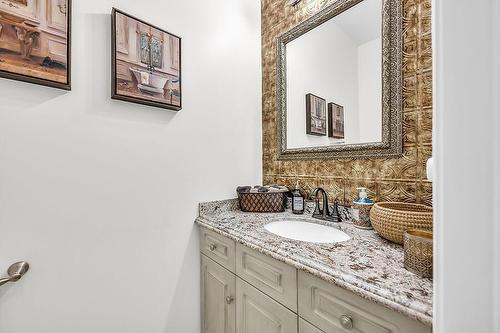 59 Onyx Court, Hamilton, ON - Indoor Photo Showing Bathroom