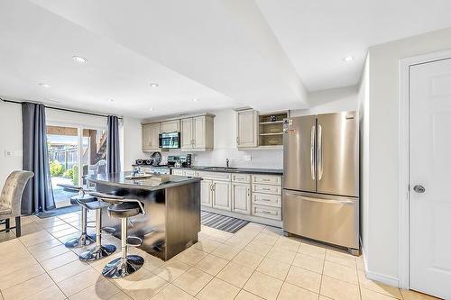 59 Onyx Court, Hamilton, ON - Indoor Photo Showing Kitchen