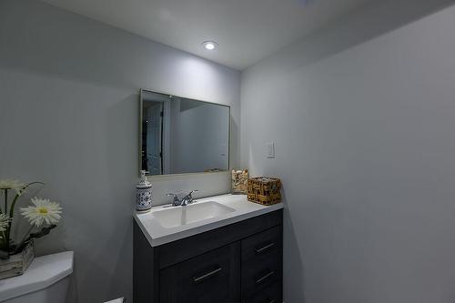 59 Onyx Court, Hamilton, ON - Indoor Photo Showing Bathroom