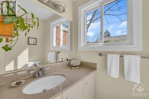 655 Mansfield Avenue, Ottawa, ON - Indoor Photo Showing Bathroom