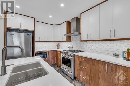 655 Mansfield Avenue, Ottawa, ON - Indoor Photo Showing Kitchen With Double Sink With Upgraded Kitchen