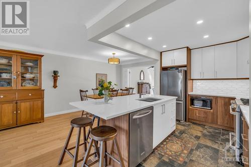 655 Mansfield Avenue, Ottawa, ON - Indoor Photo Showing Kitchen With Double Sink With Upgraded Kitchen