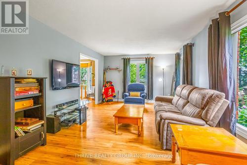 272 Chittick Crescent, Thames Centre (Dorchester), ON - Indoor Photo Showing Living Room