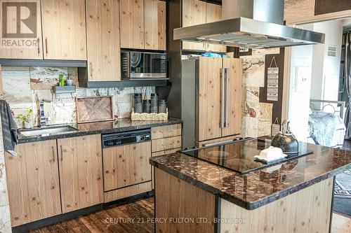 2707 - 50 Absolute Avenue, Mississauga, ON - Indoor Photo Showing Kitchen