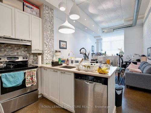 418-155 Dalhousie St, Toronto, ON - Indoor Photo Showing Kitchen With Upgraded Kitchen